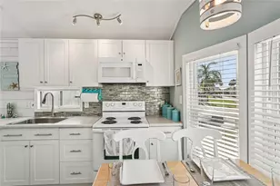 226 Lancer Dr, Nokomis, FL 34275 - Photo 5