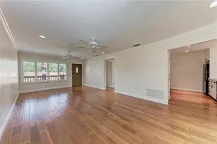 5705 Avista Dr, Sarasota, FL 34243 - Photo 13