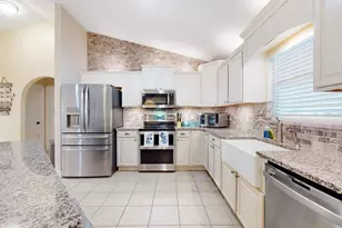 4775 Jay Dr, Saint Cloud, FL 34772 - Photo 9