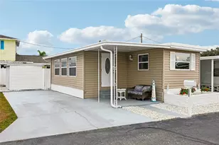 7490 46th Ave N, Saint Petersburg, FL 33709 - Photo 3