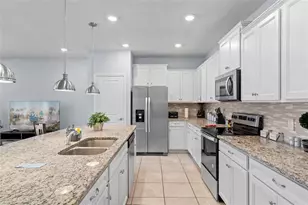 926 Paradise Dr, Davenport, FL 33897 - Photo 7