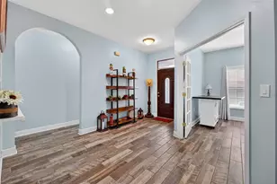 3229 Gardner Oaks Ln, Lakeland, FL 33810 - Photo 9