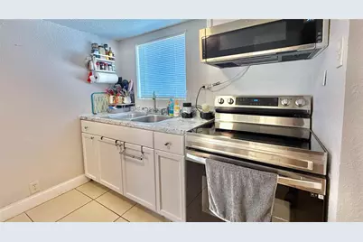 305 E Miami Terrace, Kissimmee, FL 34741 - Photo 7