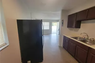 402 Peters St, Wildwood, FL 34785 - Photo 5