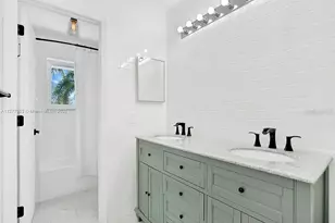 15945 NW 82nd Ct, Miami Lakes, FL 33016 - Photo 13