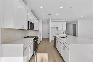 983 Fiesta Key Cir, Lady Lake, FL 32159 - Photo 9