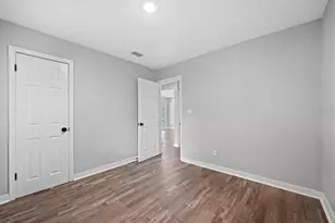 305 E Bougainvillea Ave, Tampa, FL 33612 - Photo 13