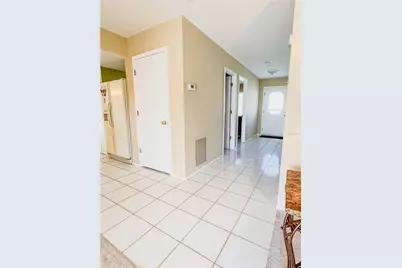 737 Vivienda West Boulevard #26, Venice, FL 34293 - Photo 3