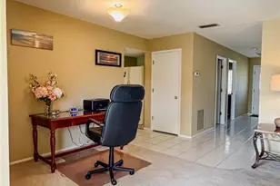 737 Vivienda W Blvd, Venice, FL 34293 - Photo 5