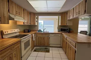 737 Vivienda W Blvd, Venice, FL 34293 - Photo 9