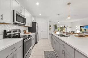 375 Pink Ibis Bnd, Saint Cloud, FL 34772 - Photo 3