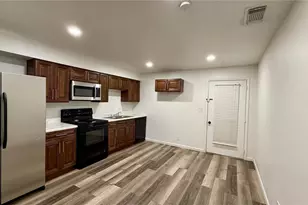 911 W Orange St, Kissimmee, FL 34741 - Photo 5