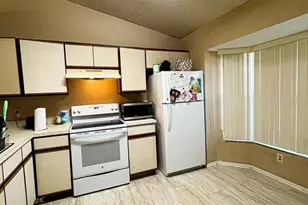 2904 Squire Oak Ct, Saint Cloud, FL 34769 - Photo 3