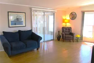 805 Camelia Ct, Lady Lake, FL 32159 - Photo 7