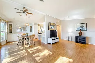 805 Camelia Ct, Lady Lake, FL 32159 - Photo 5