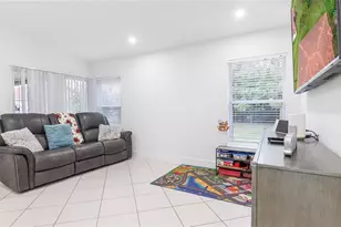 132 Chestnut Cir, Royal Palm Beach, FL 33411 - Photo 17