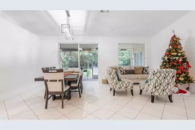 132 Chestnut Circle, Royal Palm Beach, FL 33411 - Photo 9