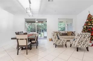 132 Chestnut Cir, Royal Palm Beach, FL 33411 - Photo 9