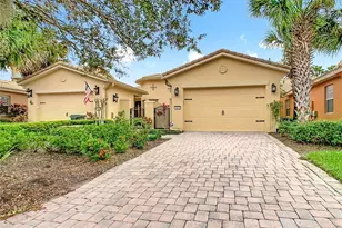 2472 Palm Tree Dr, Kissimmee, FL 34759 - Photo 7
