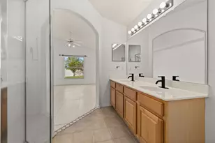 129 Sir Phillips Dr, Davenport, FL 33837 - Photo 19