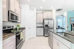 2285 Palm Tree Dr, Kissimmee, FL 34759 - Photo 7