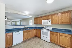 7465 Hunters Greene Cir, Lakeland, FL 33810 - Photo 11