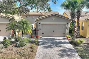 2316 Palm Tree Dr, Kissimmee, FL 34759 - Photo 1
