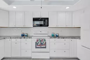 1810 Atrium Dr, Sun City Center, FL 33573 - Photo 15