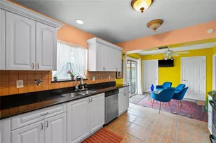 3910 77th Pl E, Sarasota, FL 34243 - Photo 15