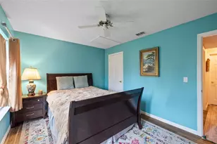 3910 77th Pl E, Sarasota, FL 34243 - Photo 29