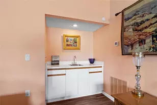 3910 77th Pl E, Sarasota, FL 34243 - Photo 9