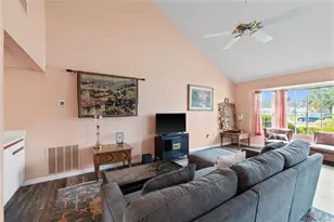 3910 77th Pl E, Sarasota, FL 34243 - Photo 7