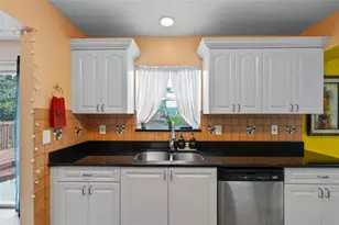 3910 77th Pl E, Sarasota, FL 34243 - Photo 19