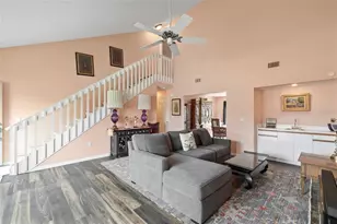 3910 77th Pl E, Sarasota, FL 34243 - Photo 5