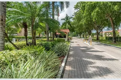 8901 S Hollybrook Blvd #304, Pembroke Pines, FL 33025 - Photo 51