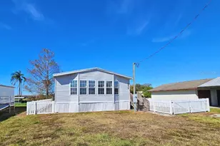 1824 Riverside Dr, Moore Haven, FL 33471 - Photo 1