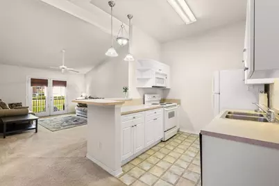 185 Pearl Lake Causeway #214, Altamonte Springs, FL 32714 - Photo 9