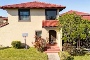 549 Hunter Cir, Kissimmee, FL 34758 - Photo 1