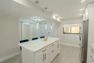 126 1st St E, Tierra Verde, FL 33715 - Photo 9