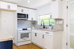 922 Cr 482A, Lake Panasoffkee, FL 33538 - Photo 5