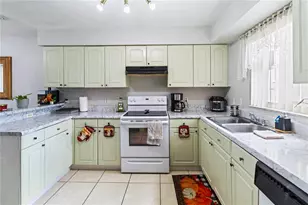 211 Dawn Ct, Kissimmee, FL 34743 - Photo 9