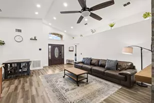 4021 Spring Breeze Dr, Orlando, FL 32829 - Photo 5