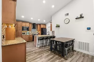 4021 Spring Breeze Dr, Orlando, FL 32829 - Photo 9