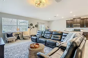 1055 Oak Bluff Dr, Davenport, FL 33837 - Photo 3