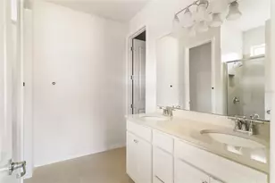 36887 Highland Mdws Ct, Zephyrhills, FL 33542 - Photo 19