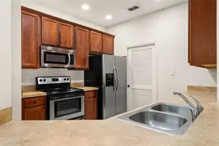 3000 Laurel Park Ln, Kissimmee, FL 34741 - Photo 11