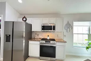 2346 Lily Pad Ln, Kissimmee, FL 34743 - Photo 9