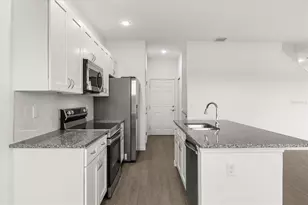 925 Lakefront Village Dr, Clermont, FL 34711 - Photo 7