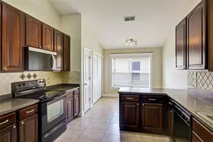 2709 Lucas Lakes Ln, Kissimmee, FL 34744 - Photo 11