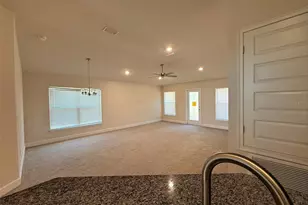 910 Hudson Valley Dr, Kissimmee, FL 34759 - Photo 5